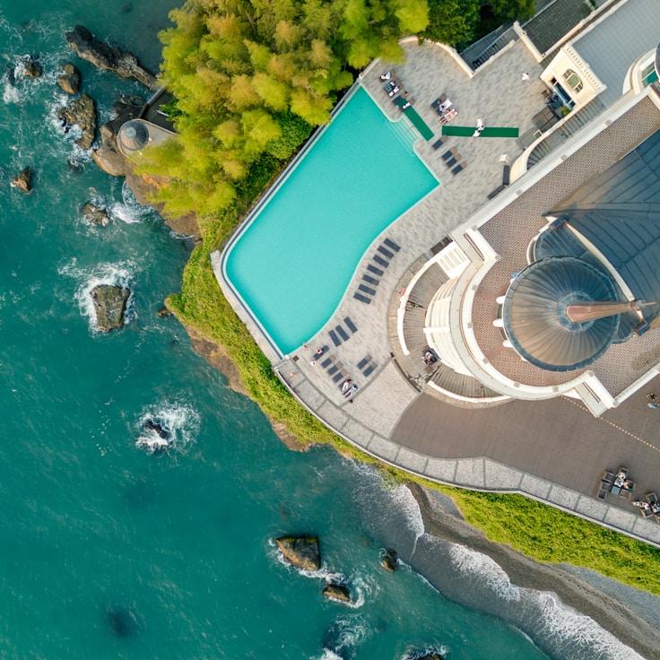 Family terraces and cafГ©s for calm evenings in London